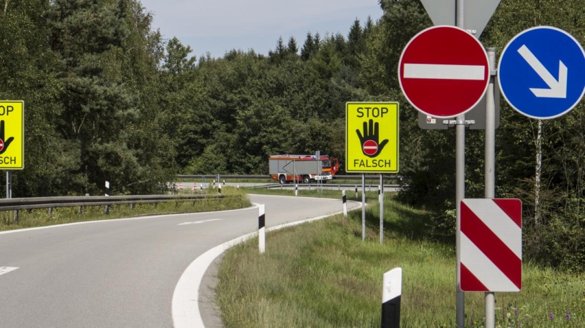 Bei einem Falschfahrer-Unfall auf der A38 hat ein Geisterfahrer mehrere Menschen in den Tod gerissen (Symbolfoto). (Foto)