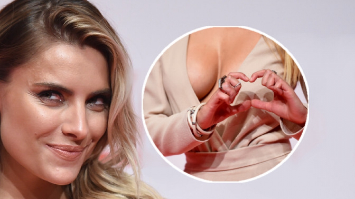 Mit diesem Hammer-Ausschnitt lenkt Sophia Thomalla die Blicke auf sich. (Foto)