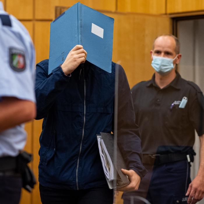 Urteil für Kinderschänder: 14 Jahre Haft für IT-Techniker (28)