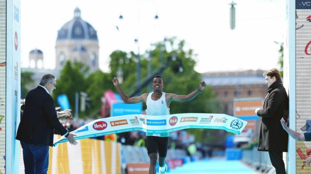 Der &Auml;thiopier Chala Regasa gewann den Wien Marathon. (Foto)