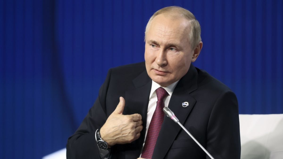 Wladimir Putin verwirrt mit seinem Auftritt beim Waldai-Diskussionsforum das Netz. (Foto)