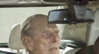 Der britische Prinz Philip, Herzog von Edinburgh, verlässt in einem Auto die private Londoner King Edward VII-Klinik.
