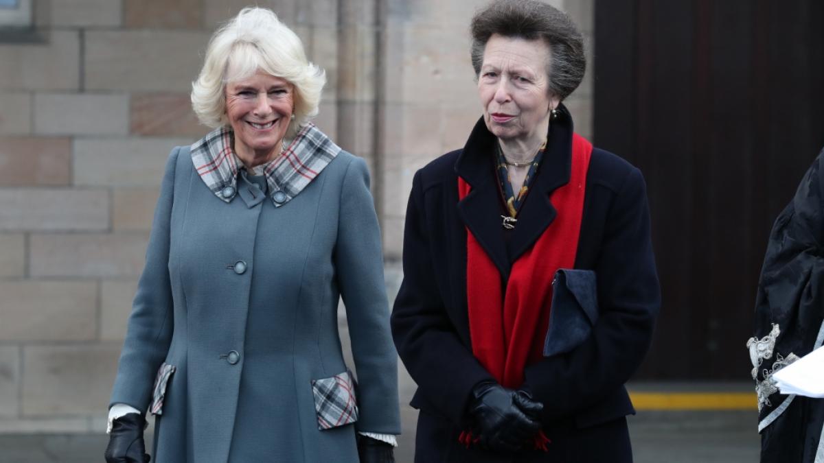Auf ihre Schw&auml;gerin K&ouml;nigin Camilla soll Prinzessin Anne nicht allzu gut zu sprechen sein. (Foto)