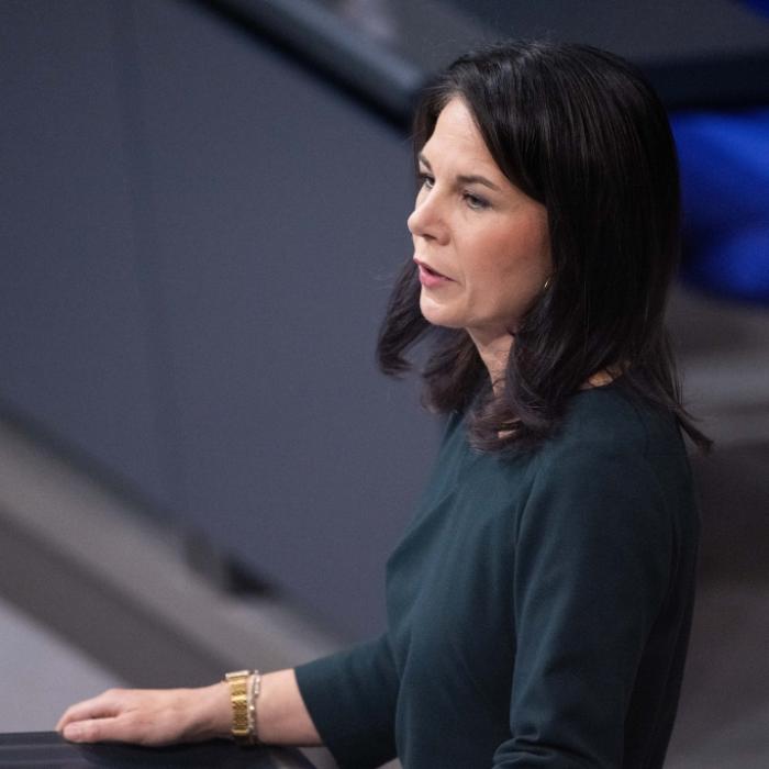 Außenministerin teilt Video auf umstrittener Plattform