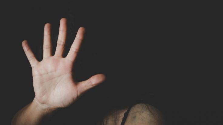 Eine Frau im Iran wurde von vier Männern missbraucht.