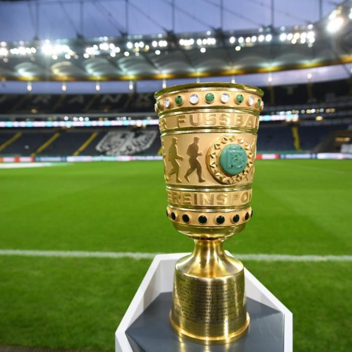 Trainer rechtfertigt St. Paulis Flugreise nach Leipzig