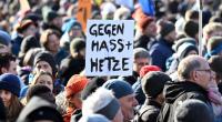 Gegen die menschen- und demokratieverachtende Politik der AfD gehen auch im Mai 2026 wieder bundesweit Menschen bei Demonstrationen auf die Straße.