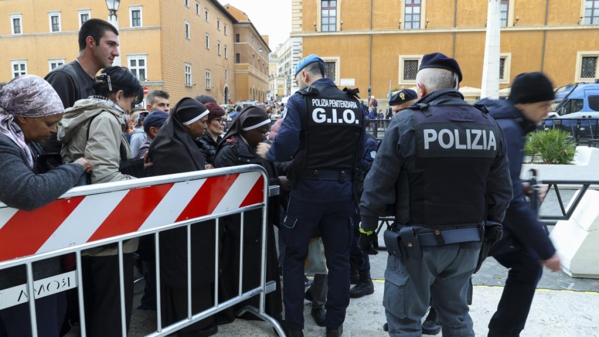 Die Sicherheitsvorkehrungen f&uuml;r den Papst-Abschied sind riesig. (Foto)