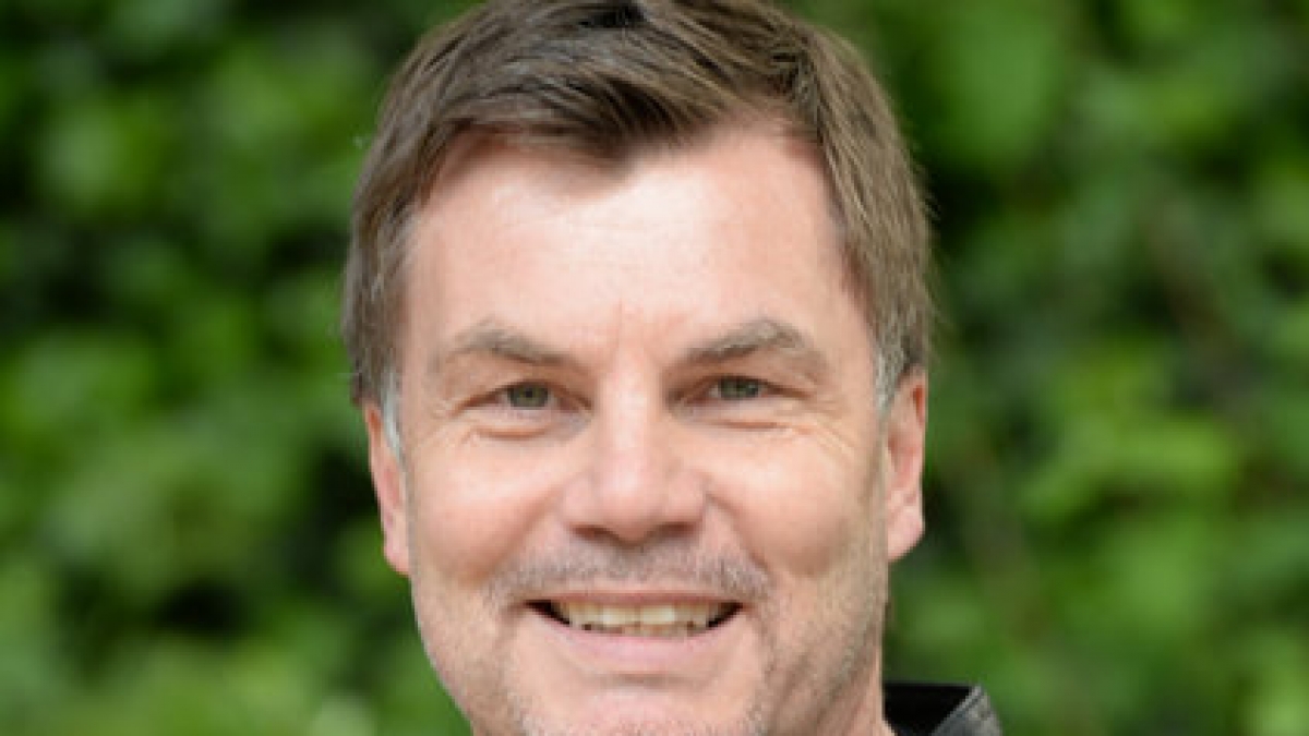 Thomas Helmer moderiert seit 2015 den "Doppelpass" auf Sport1. (Foto)
