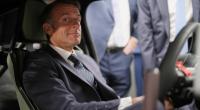 Frankreichs Präsident Emmanuel Macron steht für einen Konzertbesuch am Pranger, während in seinem Land die Gewlat eskaliert.