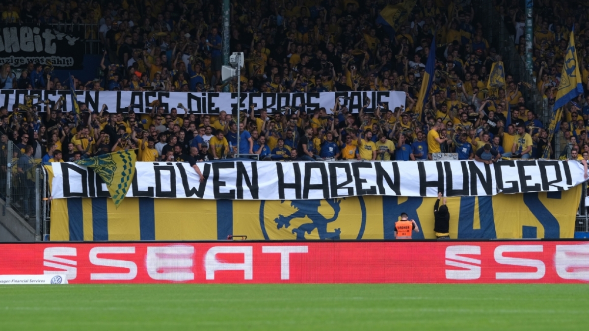 Die Fans der Mannschaft stehen hinter Eintracht Braunschweig. (Symbolbild) (Foto)