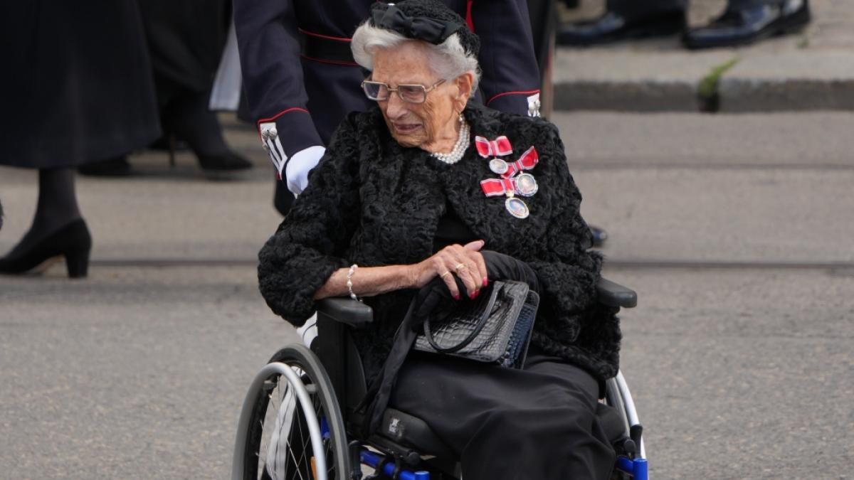 Norwegens Prinzessin Astrid nach der Trauerfeier f&uuml;r K&ouml;nig Harald V. - nur zwei Wochen nach ihrem Bruder ist nun auch die Prinzessin 94-j&auml;hrig gestorben. (Foto)