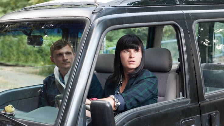 Lanner (Florian Lukas) lernt Carolas (Anna Fischer) rasanten Fahrstil kennen.