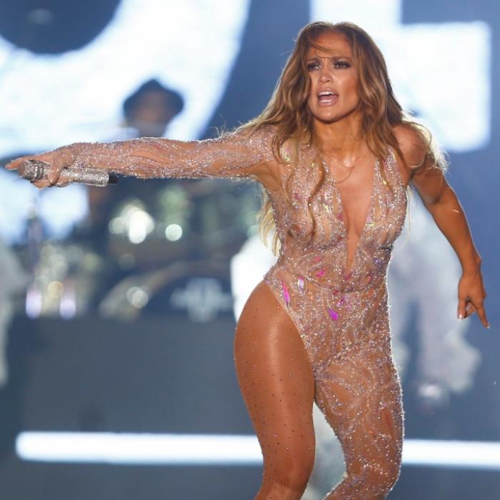 Fans in Schockstarre! HIER lässt JLo alle Hüllen fallen