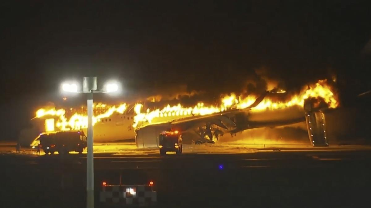 Auf dem&nbsp;Tokioter Flughafen Haneda ist ein A350 in Brand geraten (Foto)