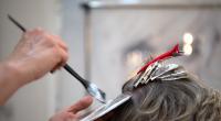 Friseurkunden berichten über allergische Reaktionen durch Haarfärbemittel, die auftraten nachdem sie an Covid-19 erkrankten. (Symbolfoto)