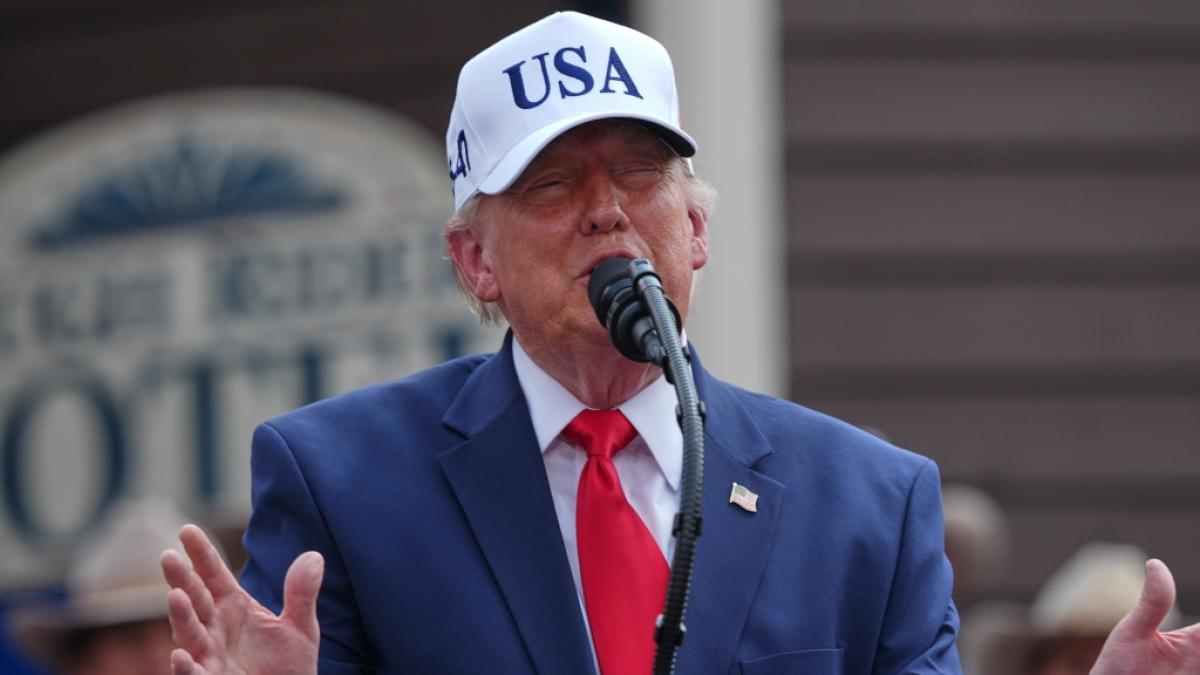 Chaos-Rede in North Dakota:&nbsp;Donald Trump sorgt f&uuml;r Sender-Panne und XXL-Ank&uuml;ndigung. (Foto)