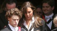 Kate Middleton fiel Prinz William auf den Fluren des St. Andrews Colleges auf. Das brünette Mädchen interessierte den Royal, denn sie war ruhiger als die anderen Mädchen und überzeugte durch Sportlichkeit und Bescheidenheit.