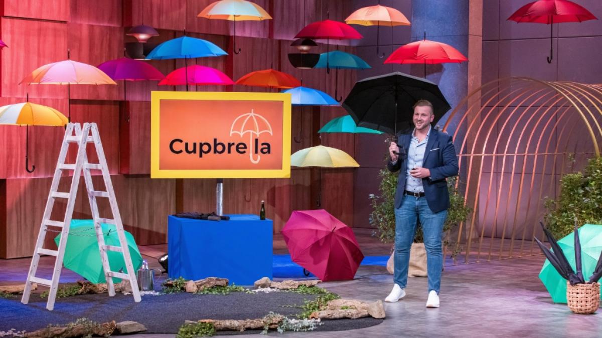 Gr&uuml;nder Alexander Wolf konnte in "Die H&ouml;hle der L&ouml;wen" mit seinem innovativen Regenschirm "Cupbrella" &uuml;berzeugen. (Foto)