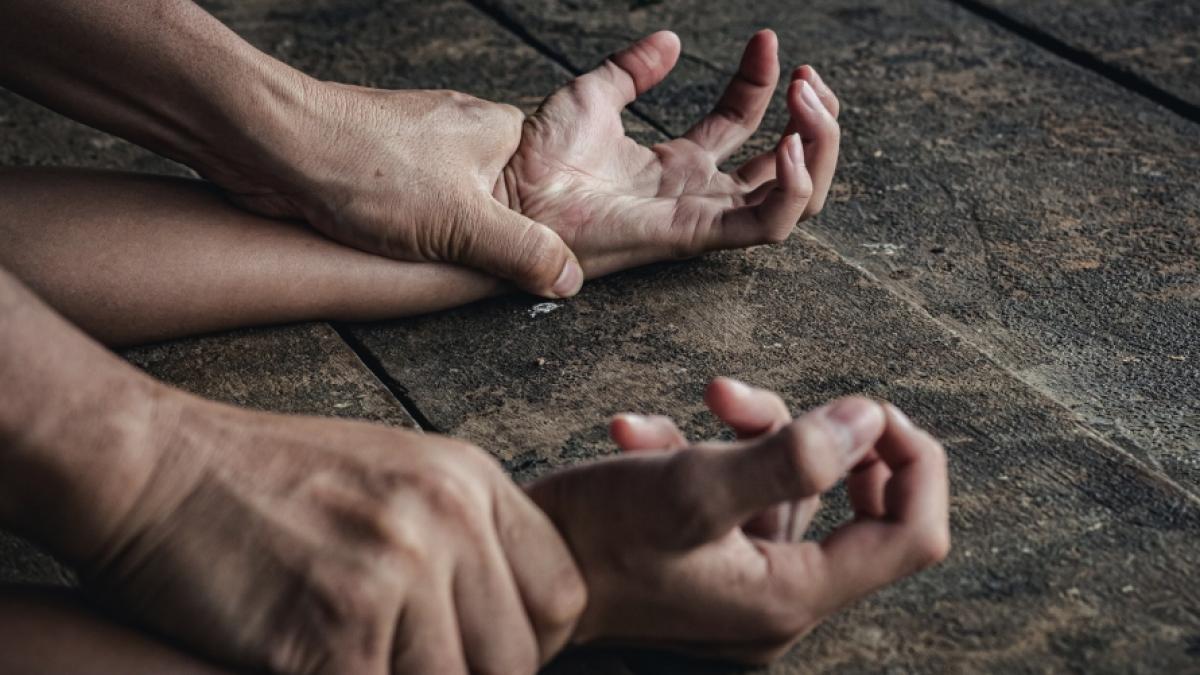 Eine Frau wurde am Strand vor den Augen ihres Mannes vergewaltigt. (Foto)