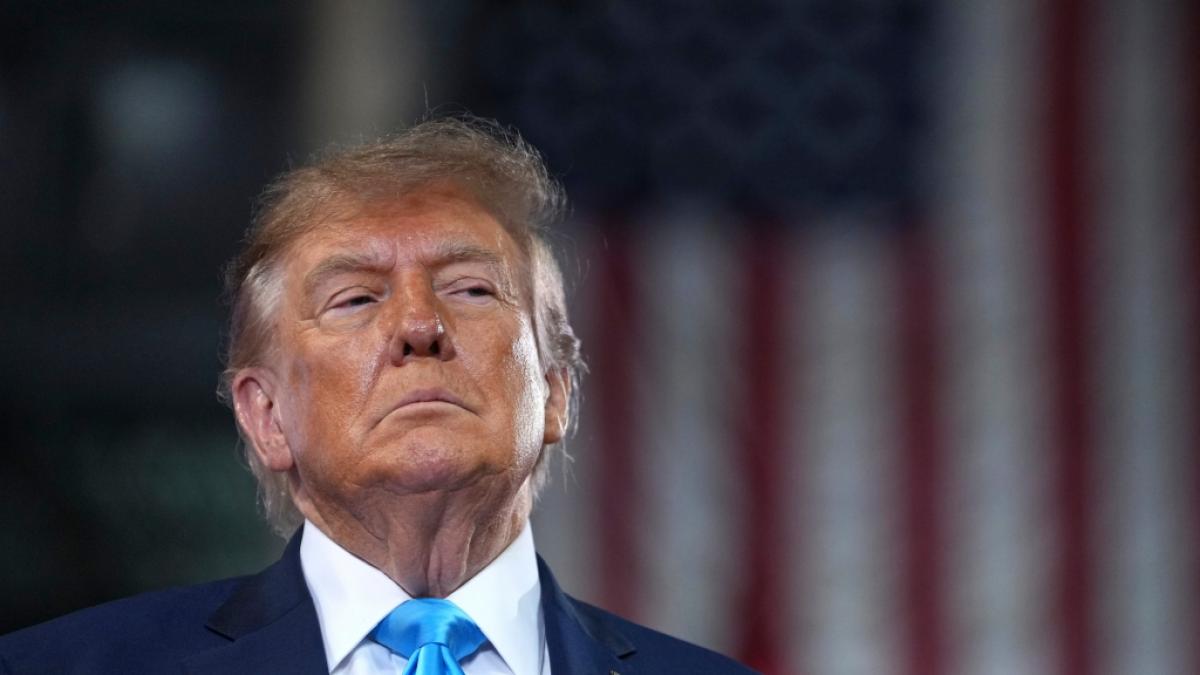 Donald Trump rechtfertigt seinen Russland-Kurs und schie&szlig;t dabei vor allem gegen Selenskyj. (Foto)