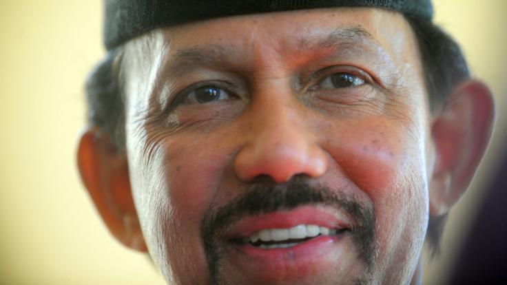 Der Sultan von Brunei verschärft die Scharia-Gesetze in seinem Sultanat - und hat damit internationale Proteste ausgelöst.