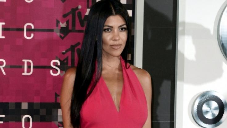 Kourtney Kardashian Kardashian Planscht Halbnackt Im Wasser Die Fans Ringen Um Atem News De