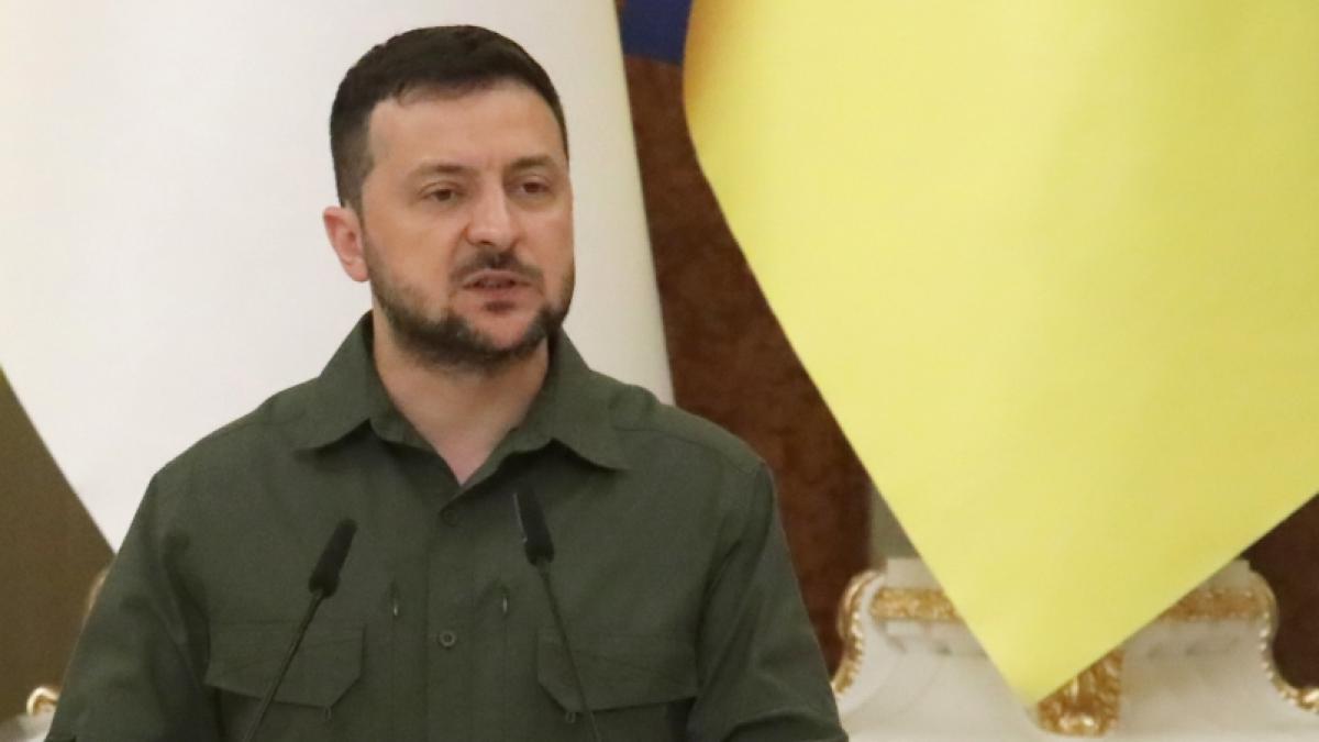 Wolodymyr Selenskyj hat seine eigene Milit&auml;rf&uuml;hrung ger&uuml;ffelt. (Foto)