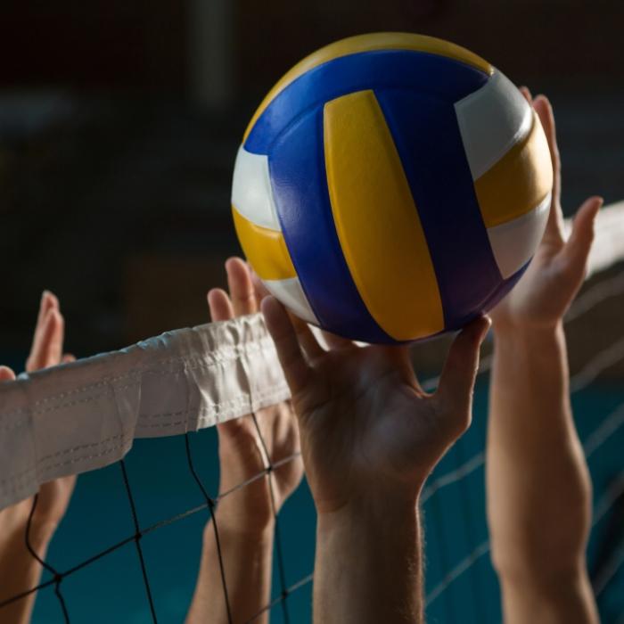 Turnhallen-Dach kracht zusammen und begräbt Volleyballteam unter sich
