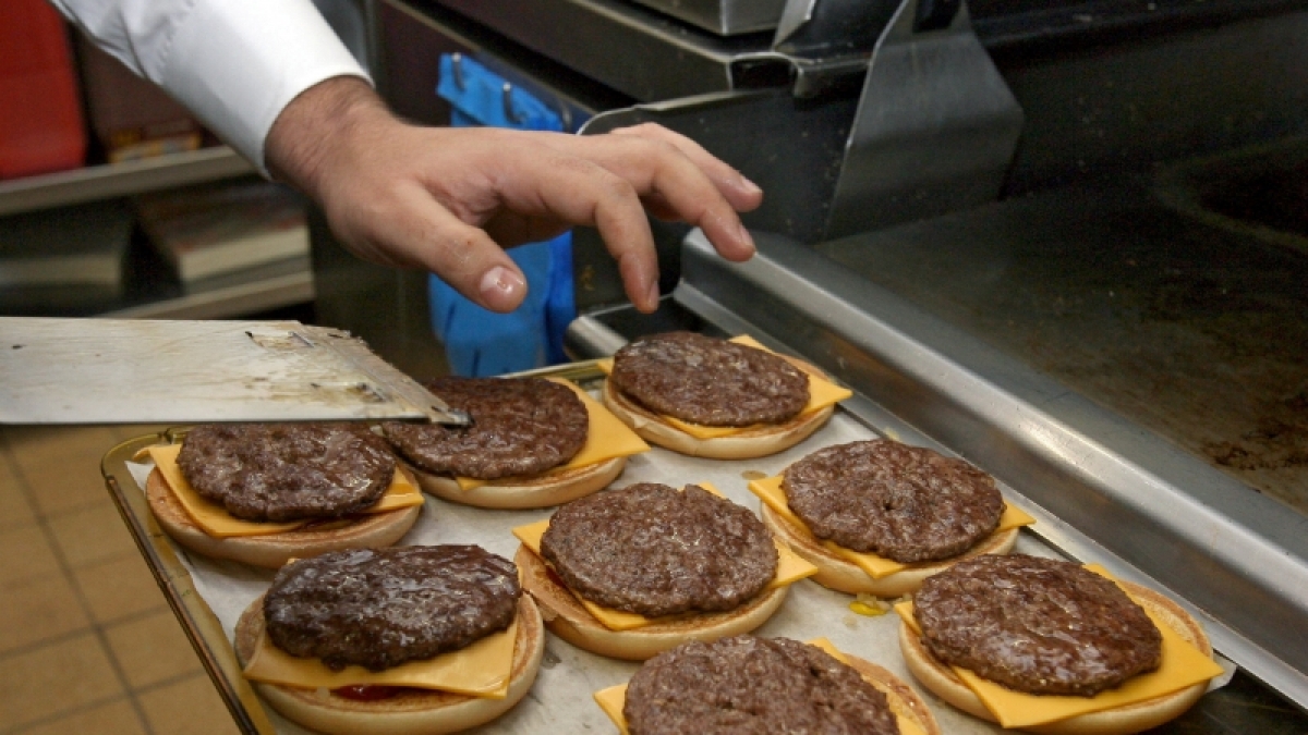 Kommt das McDonald's-Fleisch wirklich nur aus kontrollierten deutschen Betrieben? Der McDonald's-Check hat diese Frage nicht beanwortet. (Foto)