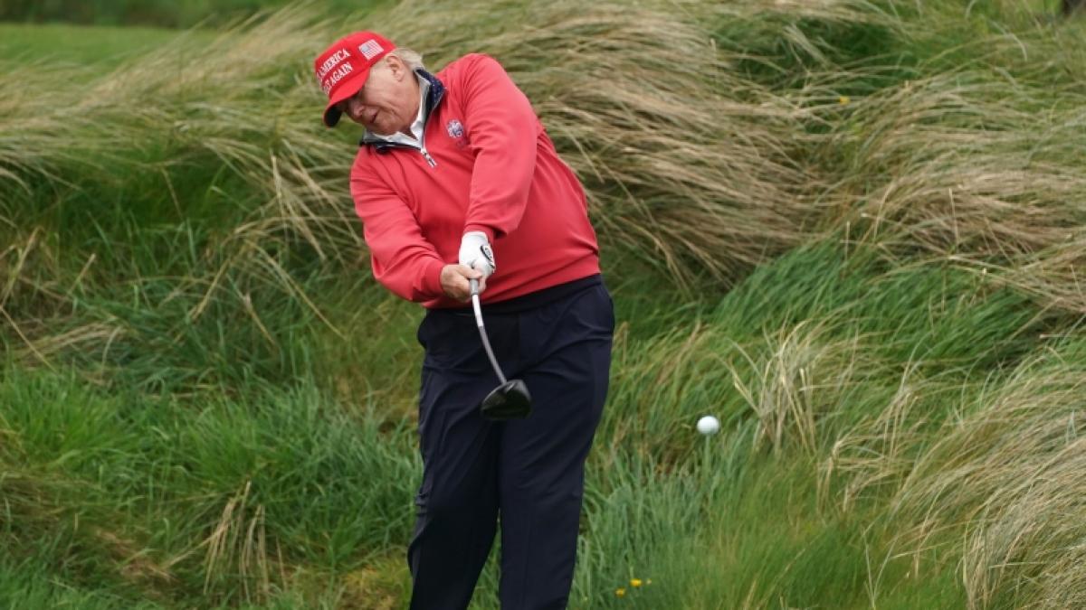 F&uuml;r eine Partie Golf ist Donald Trump immer zu haben. (Foto)