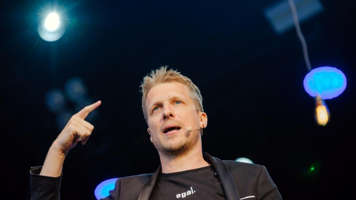 Fat Comedy schlug Comedian Oliver Pocher beim Boxkampf von Felix Sturm ins Gesicht. (Foto)