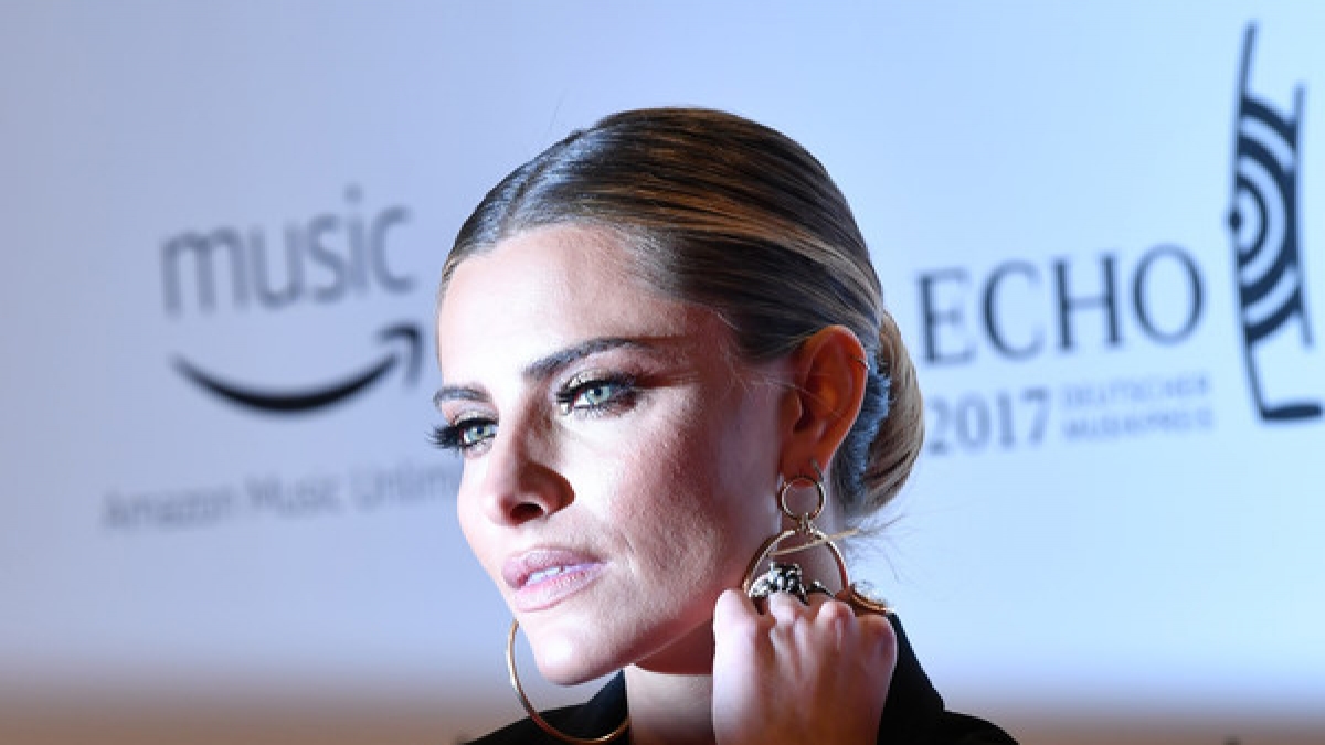 Nicht ganz z&uuml;chtig erschien Sophia Thomalla bei der Echoverleihung 2017. (Foto)