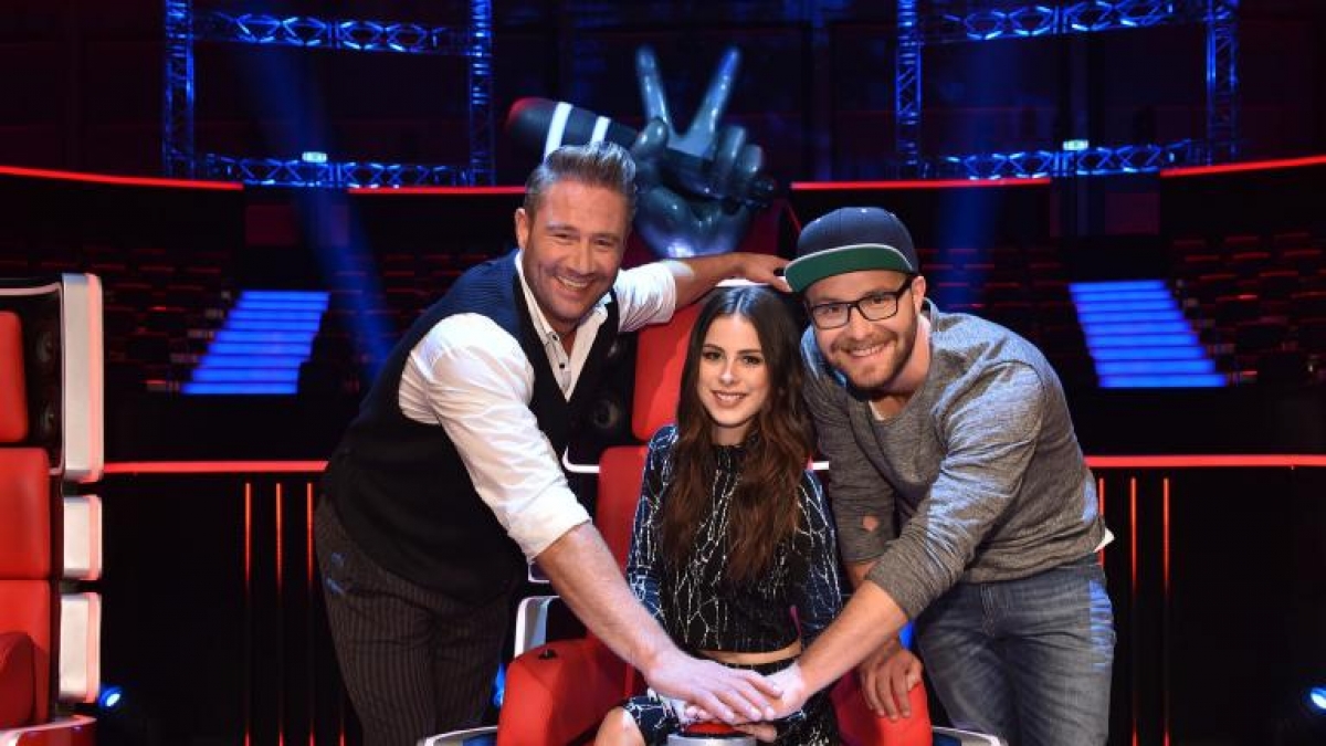 Die Coaches von "The Voice Kids": Mark Forster (r.), Lena Meyer-Landrut (M.) und Sasha (l.) schicken heute aus ihren Teams jeweils zwei Talente ins Finale. (Foto)