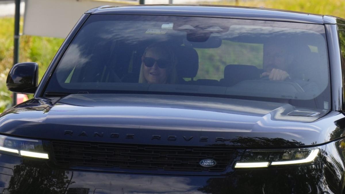 Kronprinzessin Mette-Marit und Kronprinz Haakon besuchen K&ouml;nig Harald V. im Krankenhaus. (Foto)
