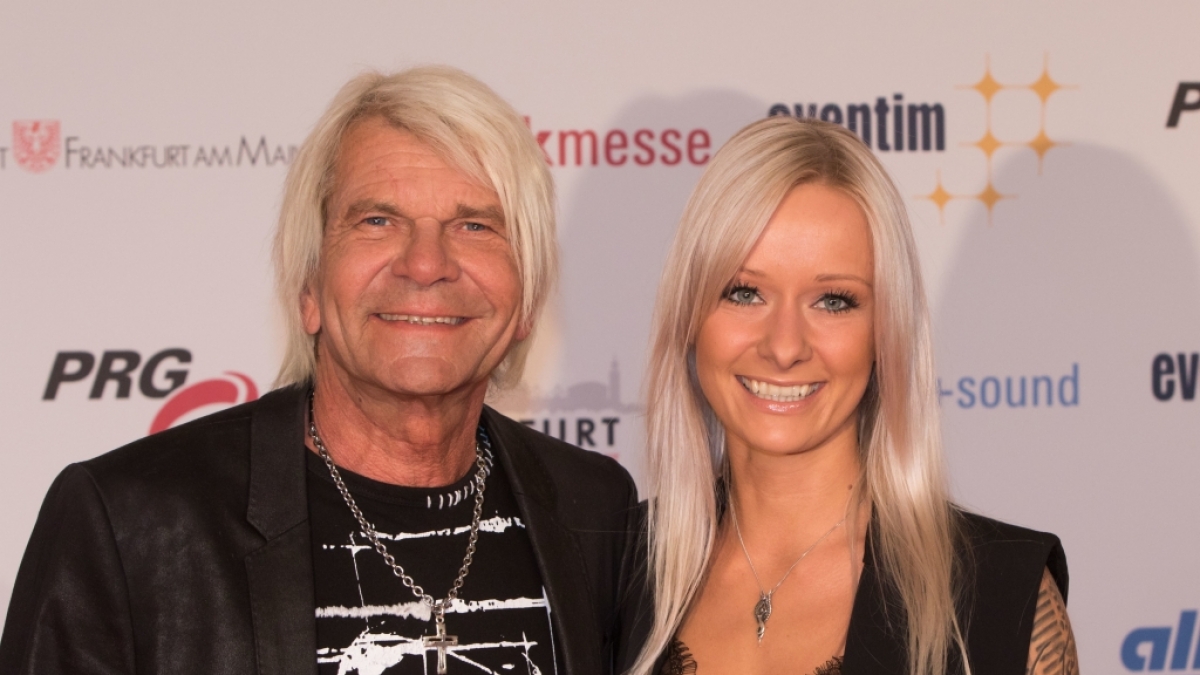 Matthias Reim strahlt an der Seite seiner Freundin Christin Stark. (Foto)