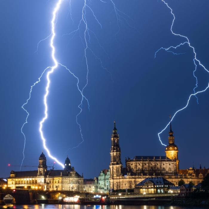 Unwetterchaos! Überflutungen und mindestens 21 Verletzte durch umgerissene Bäume