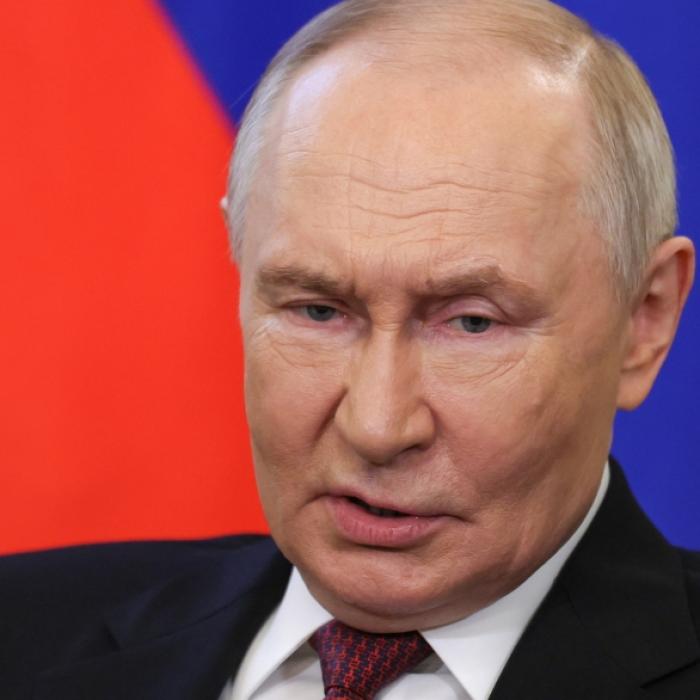 Wladimir Putin ohne Gegenwehr - Rüstungs-Fabrik explodiert bei Angriff