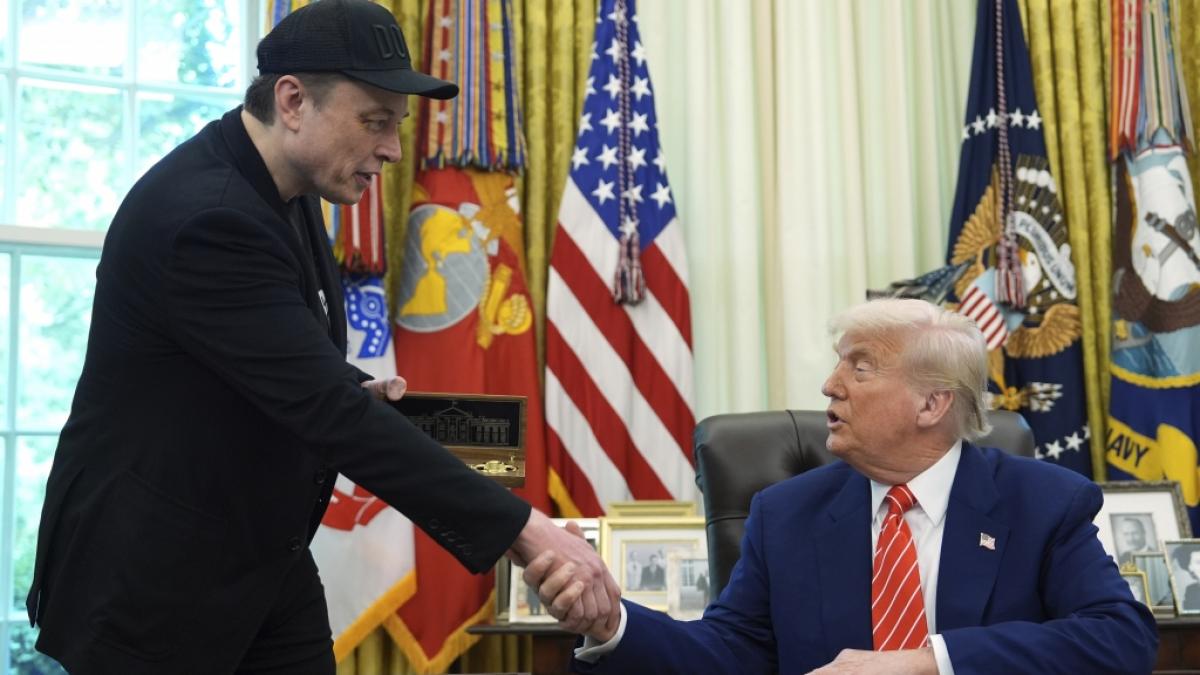 Kurz nach dieser Szene flogen &ouml;ffentlich die Fetzen: Die einstige M&auml;nnerfreundschaft zwischen Elon Musk und Donald Trump ist Geschichte. (Foto)