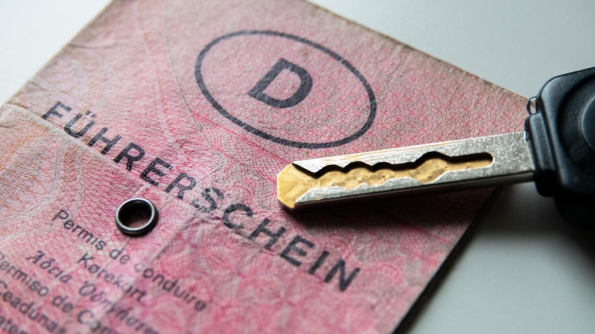 Bis 2033 m&uuml;ssen in Deutschland 43 Millionen alte F&uuml;hrerscheine umgetauscht werden. (Foto)