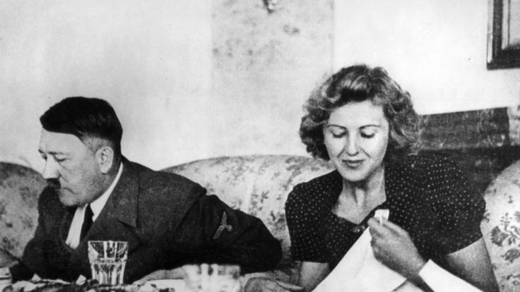 In München werden mehrere Gegenstände von Hitler und seiner Frau Eva Braun versteigert.