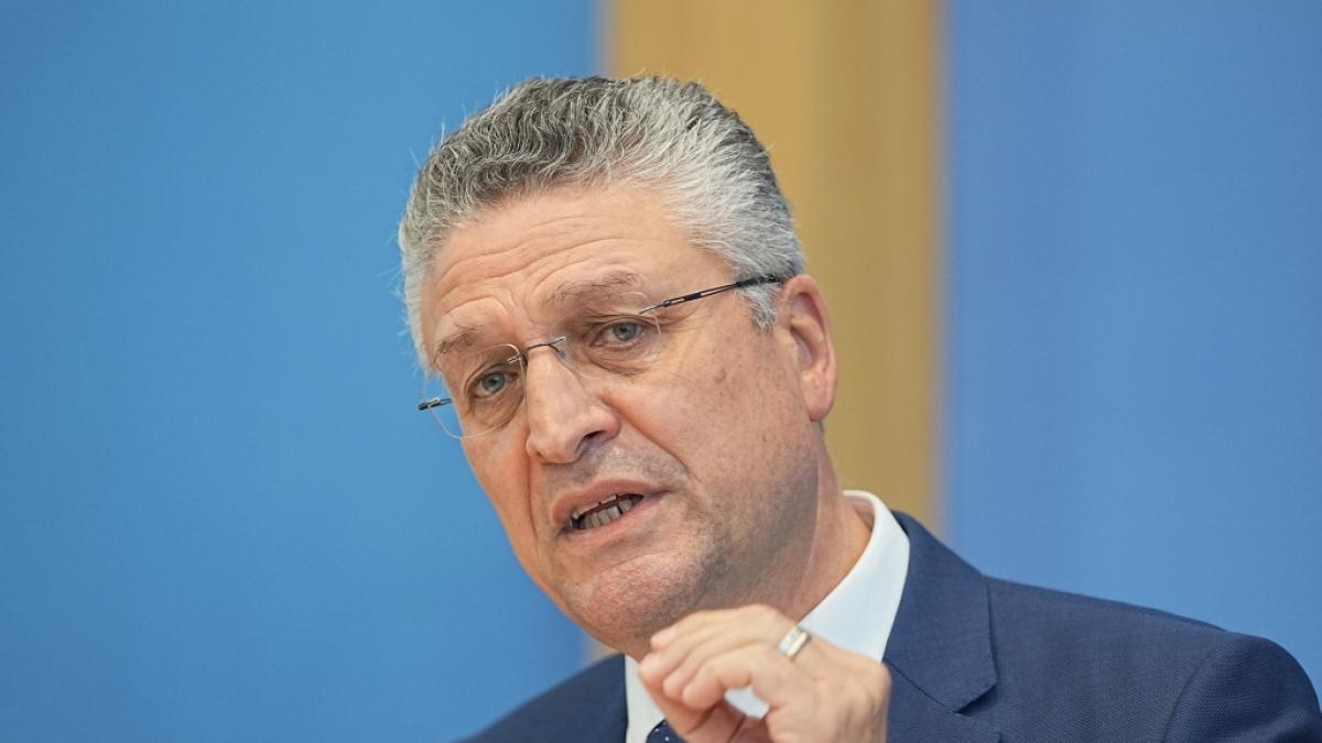 RKI-Chef Lothar Wieler warnt mit einem eindringlichen Appell vor einer dramatischen Corona-Lage, wenn die Politik nicht schnellstens h&auml;rtere Ma&szlig;nahmen beschlie&szlig;t. (Foto)