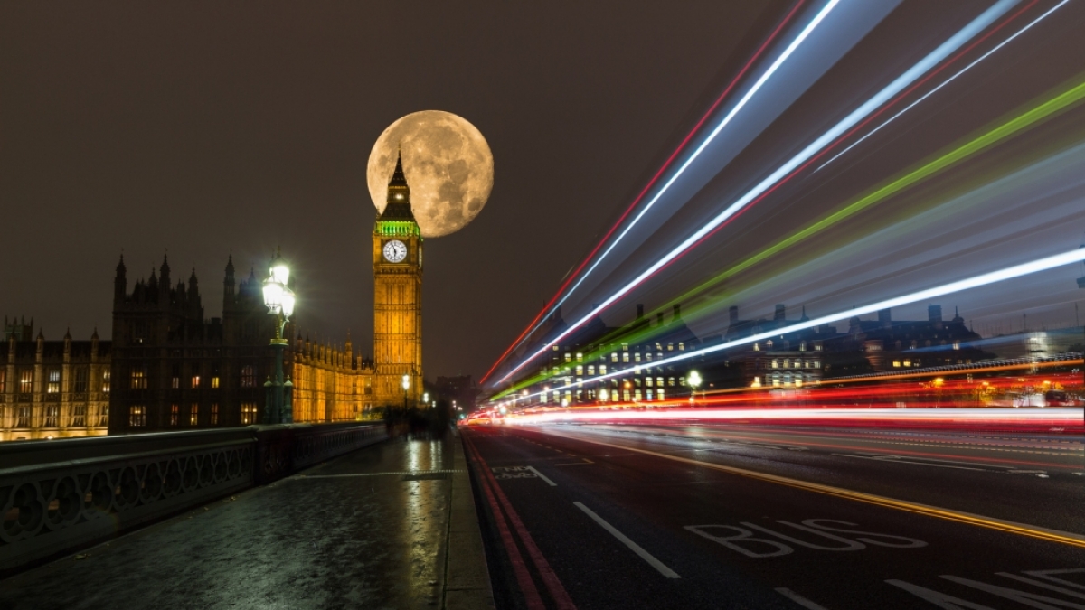 Der Vollmond erstrahlt im November riesig. (Foto)