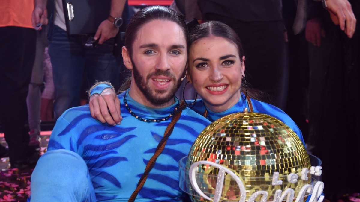 Ekat und ihr Tanzpartner Gil Ofarim sind die gl&uuml;cklichen Gewinner der 10. Staffel "Let's Dance" 2017. (Foto)