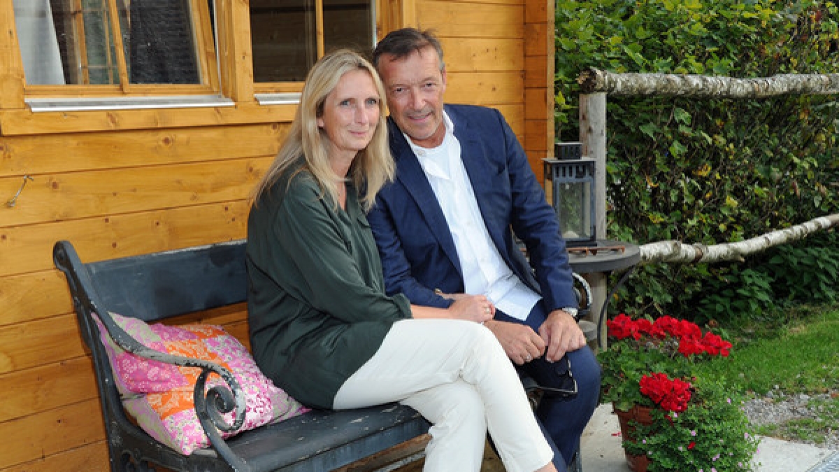 Schauspieler Michael Roll (r.) ist seit 2016 mit seiner Frau Claudia verheiratet. (Foto)
