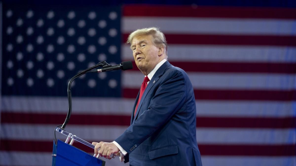 Donald Trump schie&szlig;t in einer neuen Videobotschaft scharf gegen Joe Biden. (Foto)