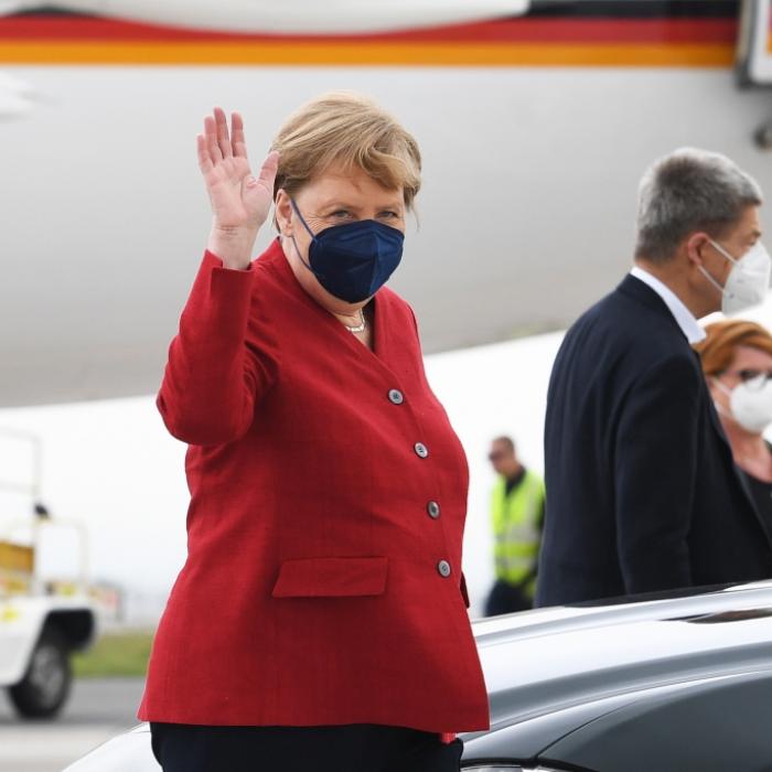 Selbst ihr Mann schüttelt den Kopf! SO blamiert sich die Kanzlerin vor dem G7-Gipfel