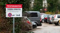Nach dem Fund einer toten 19-Jährigen auf einem Parkplatz in Lüneburg ermittelt die Polizei.