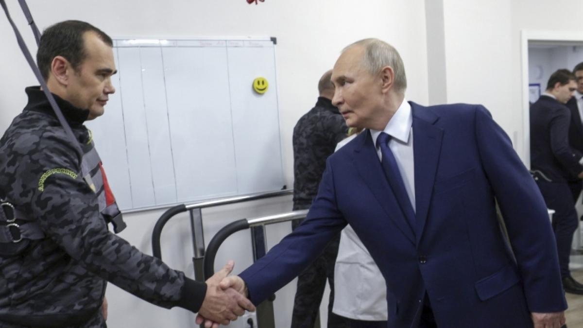 Wladimir Putin besucht das Nationale Medizinische Forschungszentrum f&uuml;r Traumatologie und Orthop&auml;die. (Foto)