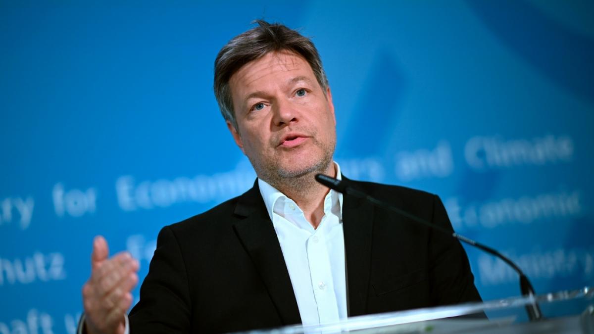 Robert Habeck findet die Unterst&uuml;tzung f&uuml;r die Ukraine wichtig, sonst lasse sich Putin nicht stoppen. (Foto)
